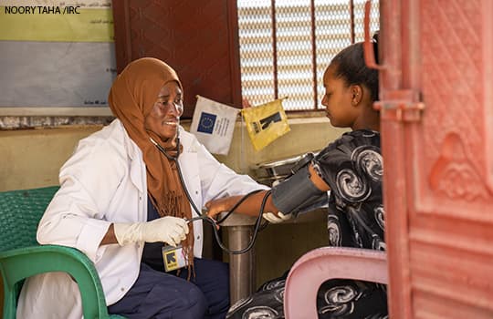 Zakia Yaqoup, a midwife with IRC, provides antenatal care in Gedaref, an internally displaced persons camp in Sudan